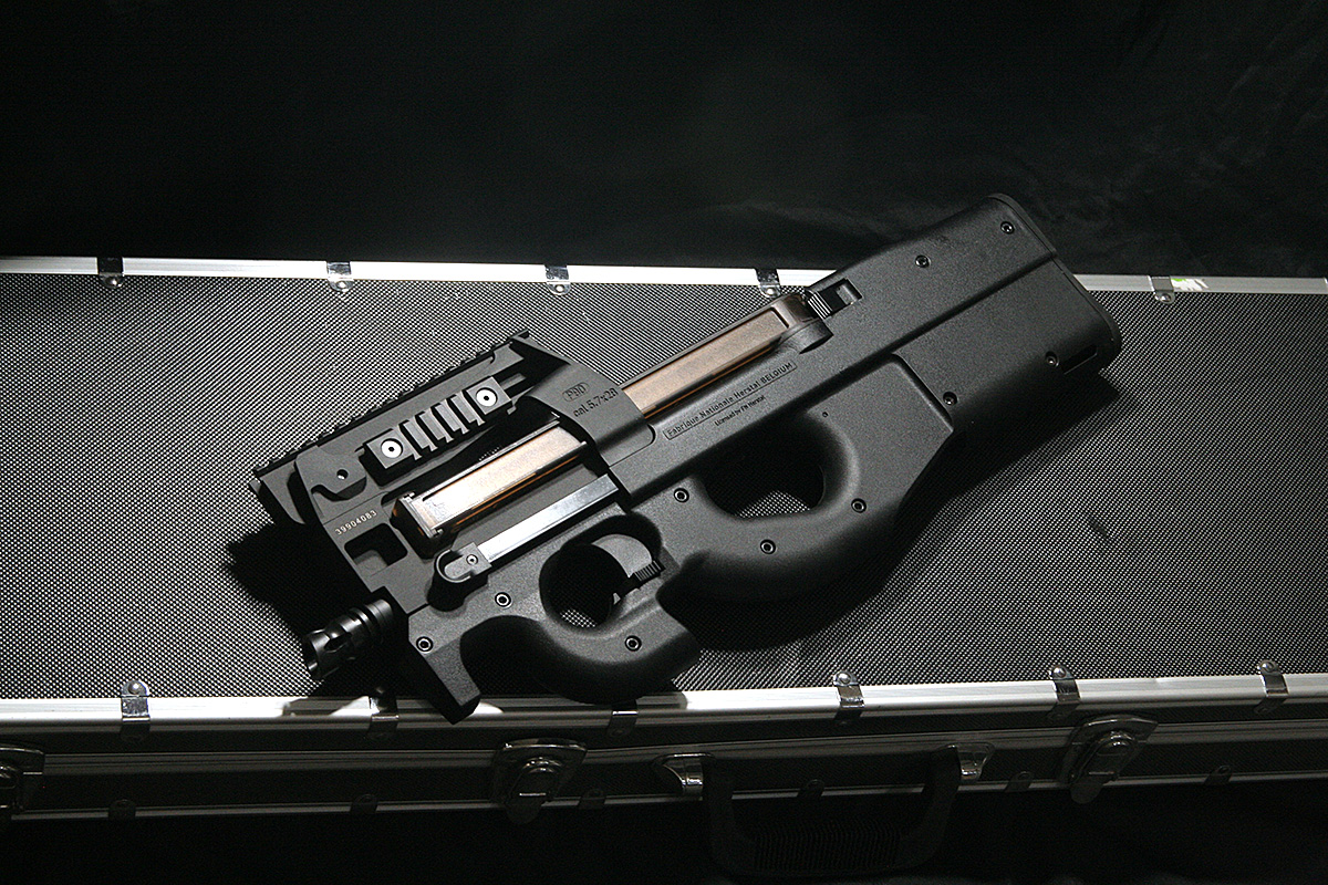 KRYTAC製電動ガン P90